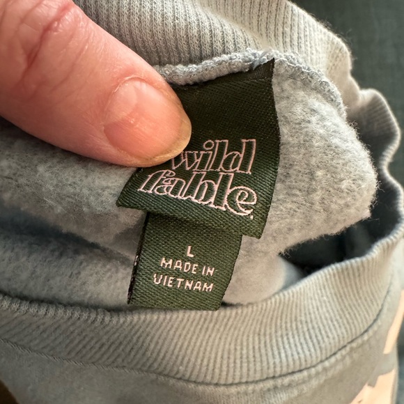 CALI sweatshirt. Fits right at waist. Oversized, super comfy - Picture 4 of 4